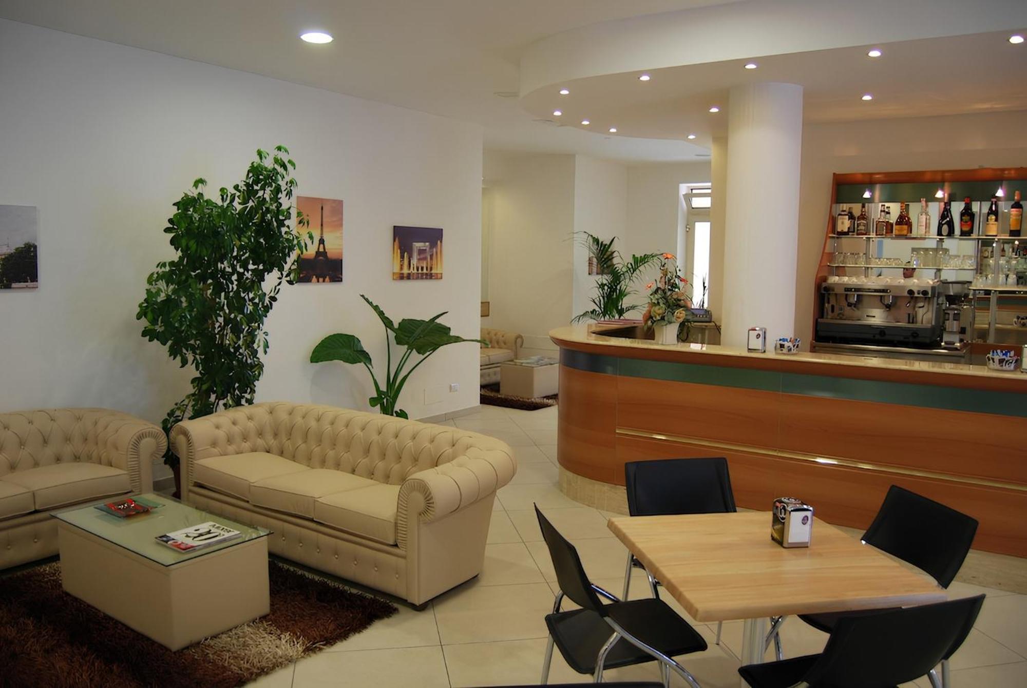 Eu Ropa Hotel Nereto Kültér fotó