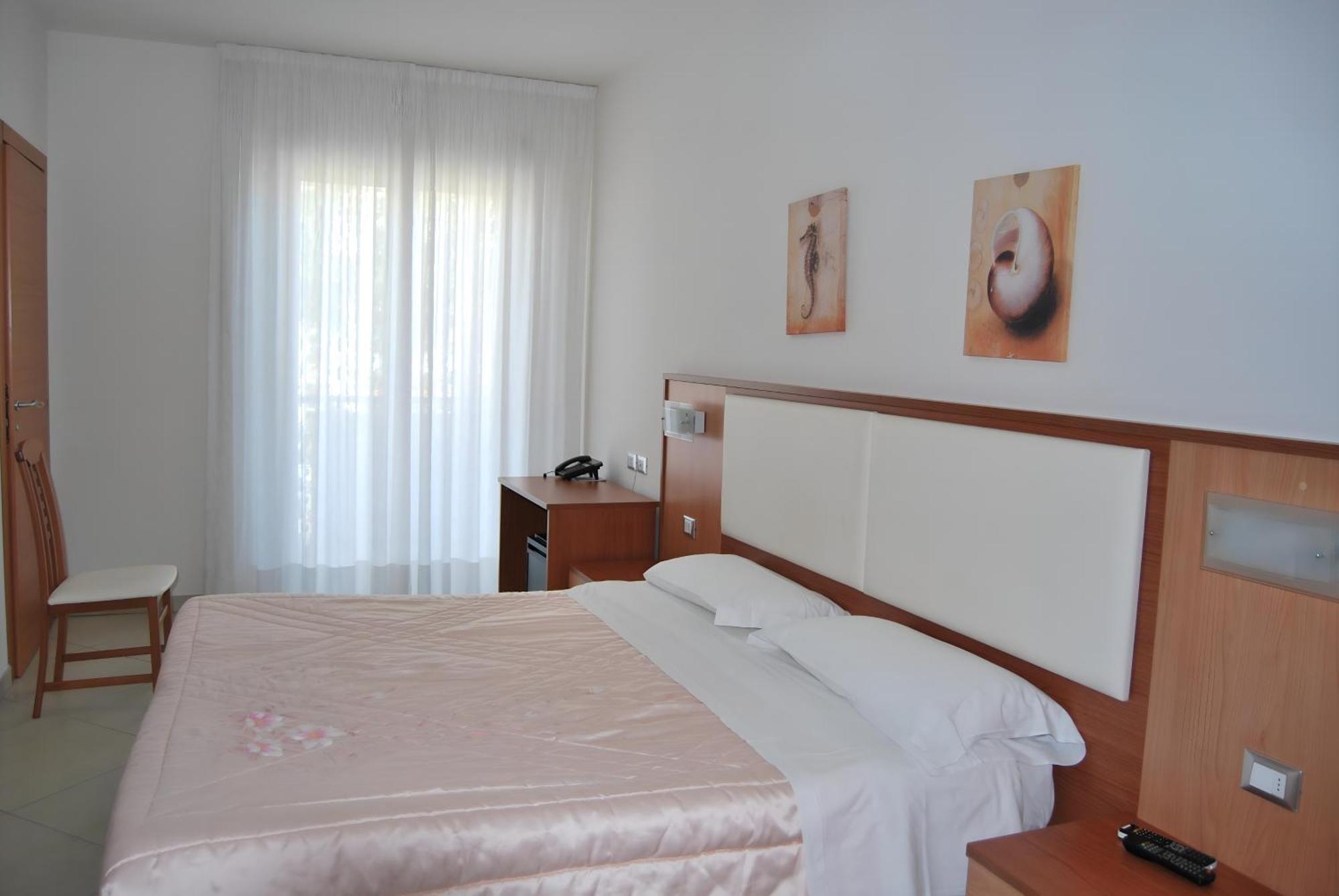 Eu Ropa Hotel Nereto Kültér fotó
